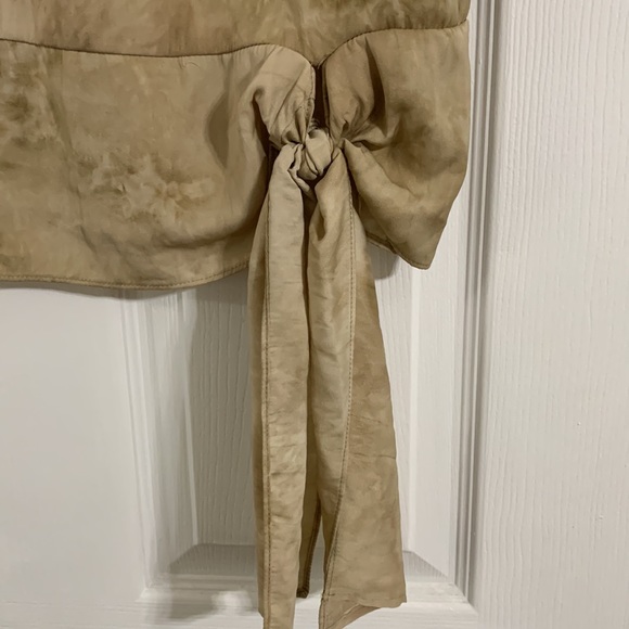 Simply Vera tan blouse - Picture 2 of 4